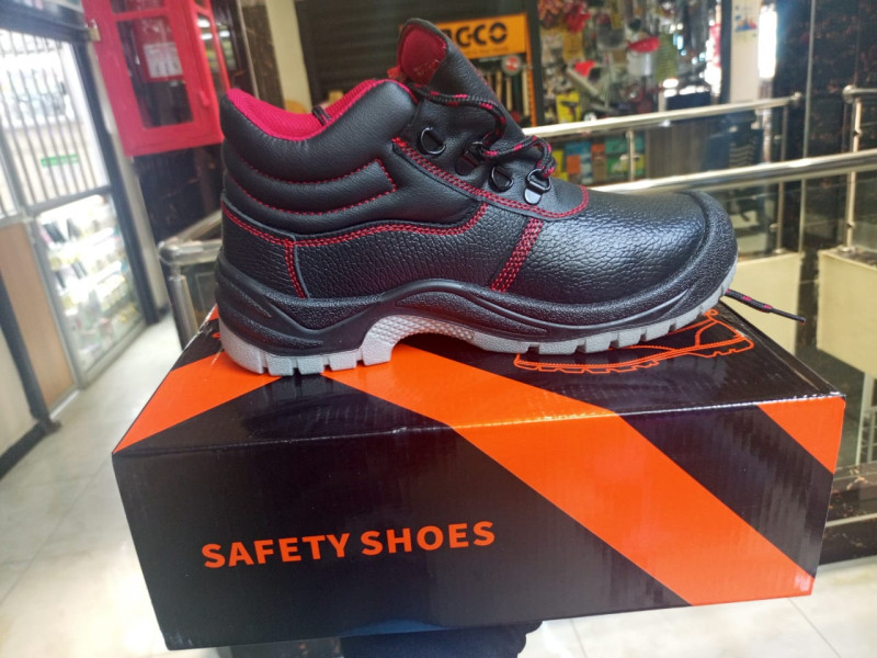 Knicker Safety Boot